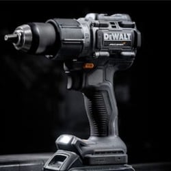 Akumulatorowa wiertarko-wkrętarka udarowa DeWALT DCD85MNT-XJ 18V XR BODY McLaren walizka