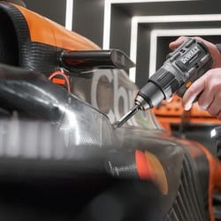 Akumulatorowa wiertarko-wkrętarka udarowa DeWALT DCD85MNT-XJ 18V XR BODY McLaren walizka