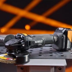 Akumulatorowa szlifierka kątowa DeWALT DCG45MP2T-QW 2x5Ah McLaren BL walizka