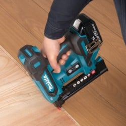 Akumulatorowy zszywacz Makita DST630RFJ 18V 2x3Ah LXT BL XPT 18Ga walizka