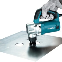 Nożyce skokowe do blachy Makita JN3201J 710W podwójna izolacja, walizka