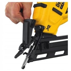 Akumulatorowa gwoździarka DeWALT DCN650N-XJ 18V Li-Ion XR BL 15Ga BODY