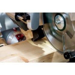 Pilarka ukośnica kapówka Metabo 615216000 KGSV216MC 230V 1500W 216mm