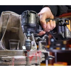 Akumulatorowa zakrętarka DeWALT DCF86MP2T-QW McLaren 18V XR 2x5Ah walizka