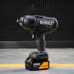 Akumulatorowy klucz udarowy DeWALT DCF99MP2T-QW McLaren 18V XR 2x5Ah walizka