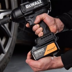 Akumulatorowy klucz udarowy DeWALT DCF99MP2T-QW McLaren 18V XR 2x5Ah walizka