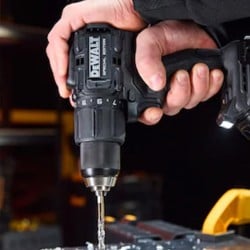 Zestaw elektronarzędzi DeWALT DCK3222MP2T-QW 2x5Ah DCF99+DCG45+DCD86M walizka