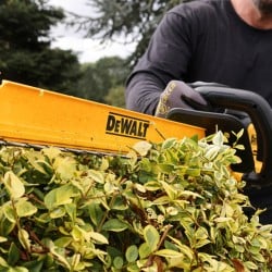 Akumulatorowe nożyce do żywopłotu DeWALT DCMHT567N-XJ 18V XR 60cm BODY