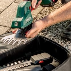Akumulatorowe nożyce do trawy i żywopłotu Metabo SGS 18 LTX Q 601609850 18V 2x4Ah