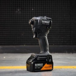 Zestaw elektronarzędzi COMBO DeWALT DCK2222MP2T-QW 18V XR BL 2x5Ah walizka