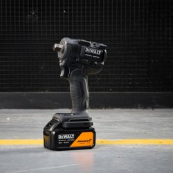 Zestaw elektronarzędzi COMBO DeWALT DCK2224MP2T-QW 18V XR BL 2x5Ah walizka