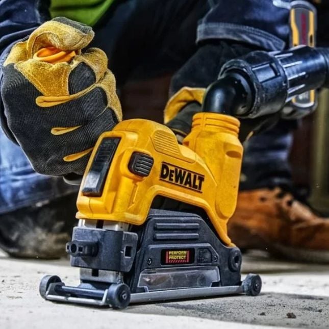 Pilarka szablasta DeWALT