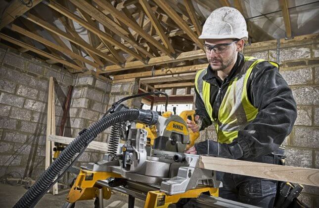ukośnica DeWALT DWS777