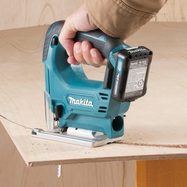 wyrzynarka Makita JV101D