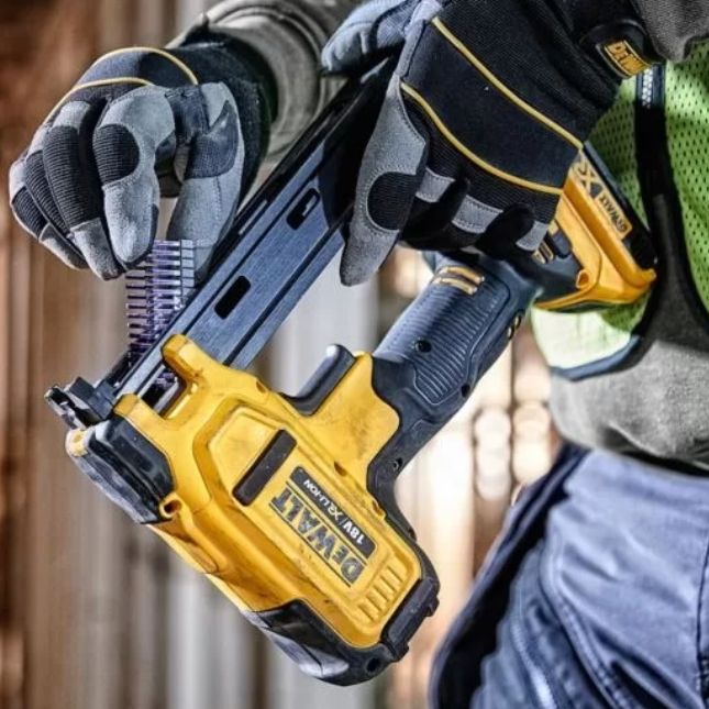 Zszywacz akumulatorowy DeWALT DCN701N