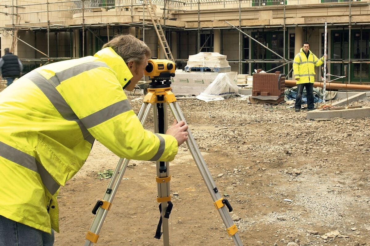 Niwelator optyczny DeWalt