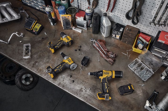 Stół roboczy z narzędziami Dewalt