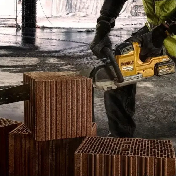 piła aligator tnąca bloczki betonowe