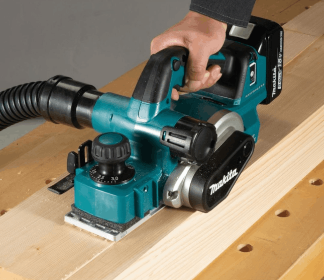 Strug Makita w warsztacie