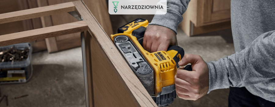 Jak usunąć starą farbę z drewna — 3 skuteczne sposoby na odnawianie mebli ogrodowych