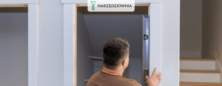 Montaż drzwi harmonijkowych — niezbędne narzędzia plus poradnik krok po kroku