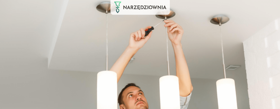 Jak zamontować żyrandol, aby nie narobić sobie szkód?