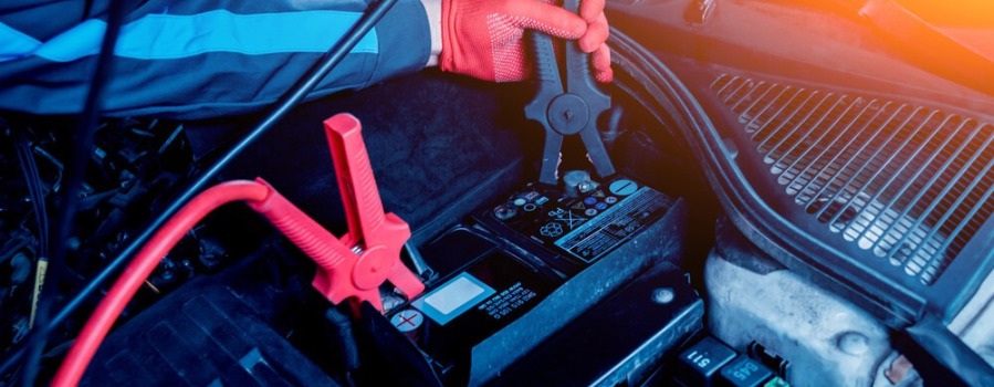 Ten artykuł doda Ci energii! Prostownik, niezbędne wyposażenie garażu.